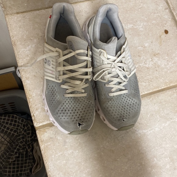 Grey and white On clouds Womens 7.5 - Picture 4 of 5